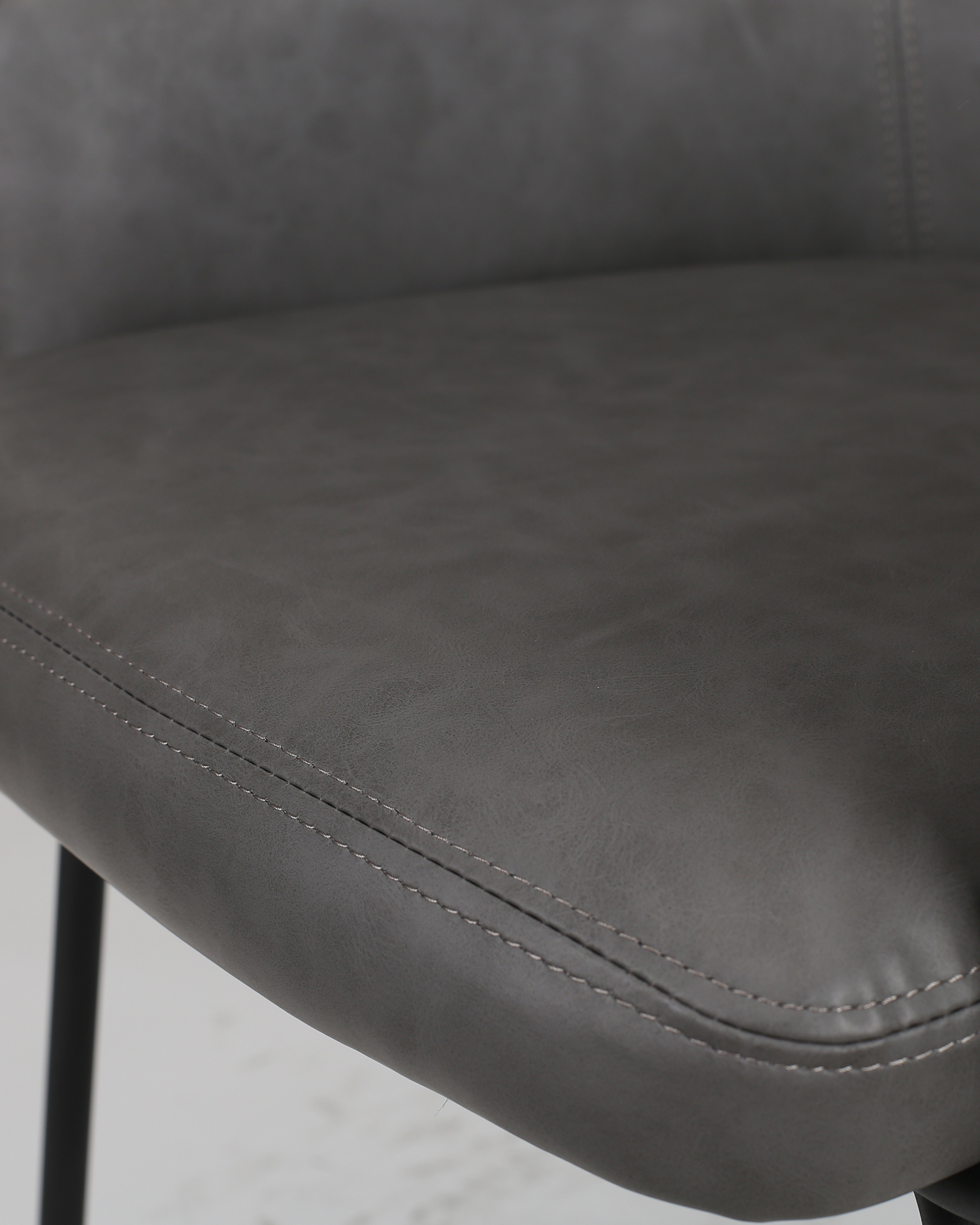 كرسي لتناول الطعام الجلدي مع الذراع كرسي لتناول الطعام الجلدي مع الذراع