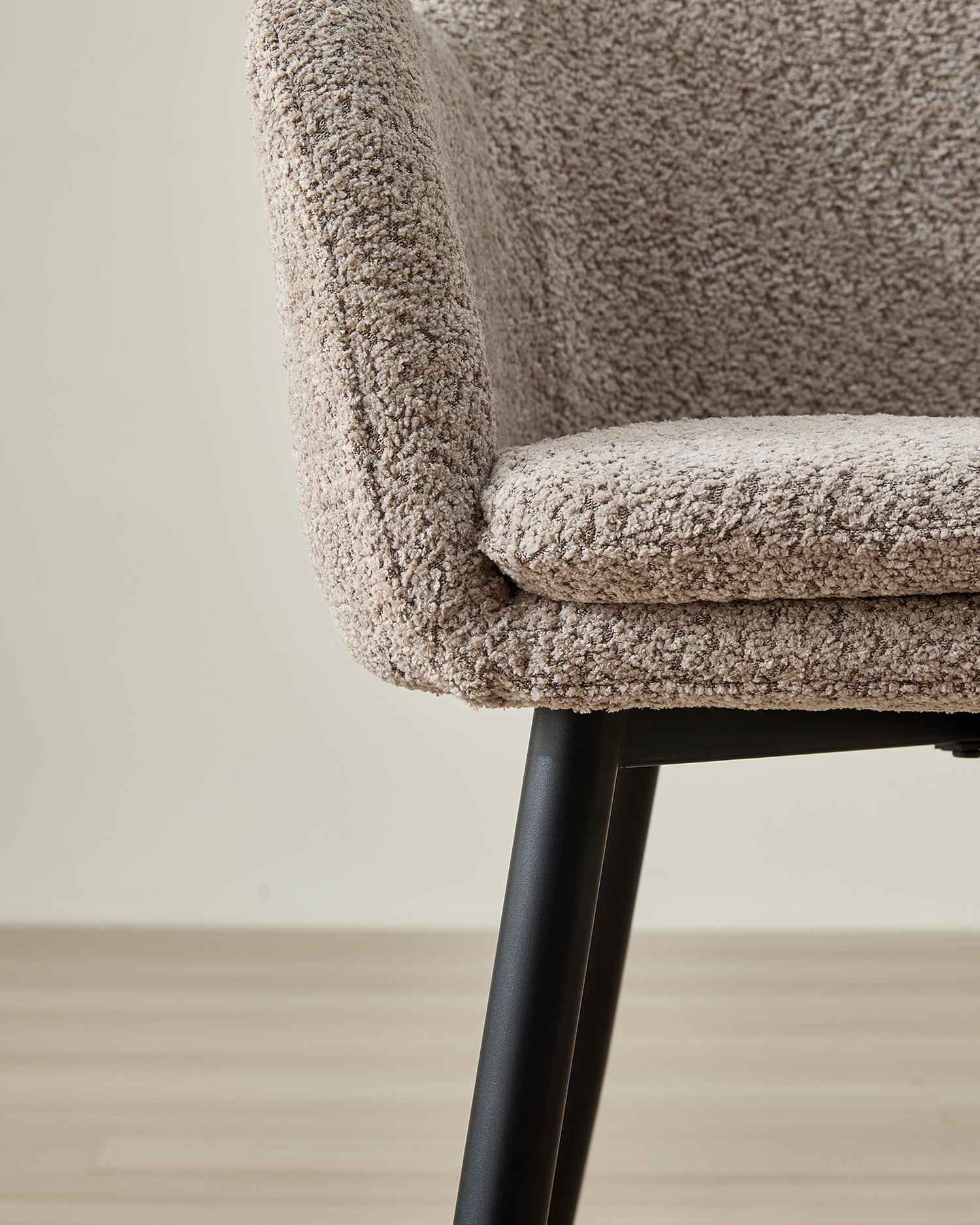 كرسي الطعام الناعم المنجد كرسي الطعام الناعم المنجد