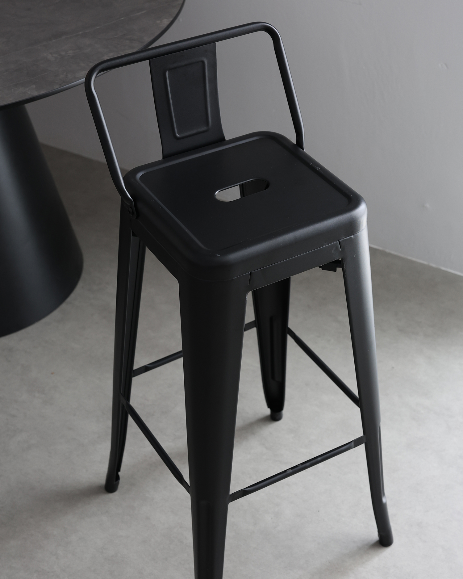 كراسي تصميم الحديد القديمة كراسي تصميم الحديد القديمة