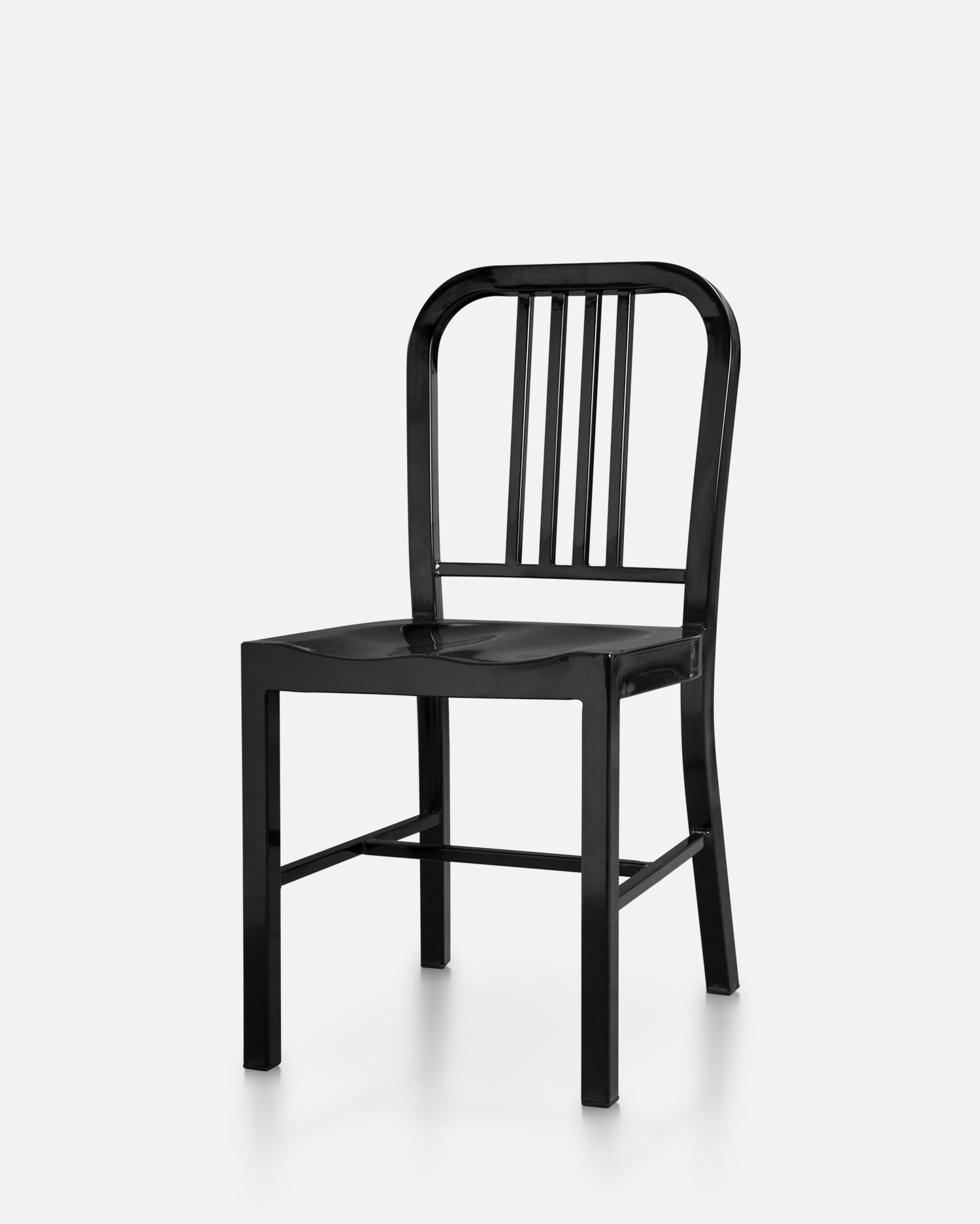 كرسي حديدي التصميم الخالدة