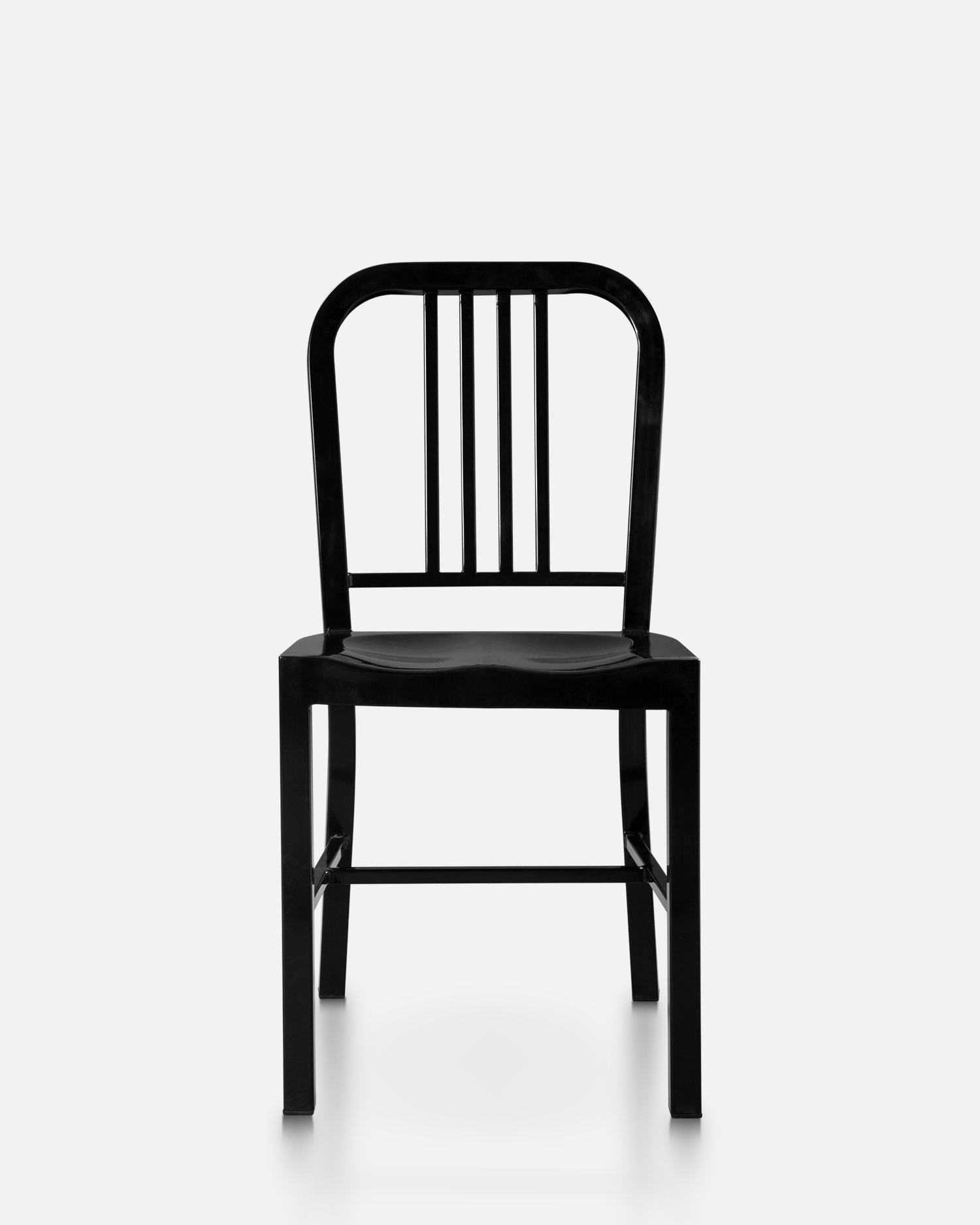 كرسي حديدي التصميم الخالدة كرسي حديدي التصميم الخالدة